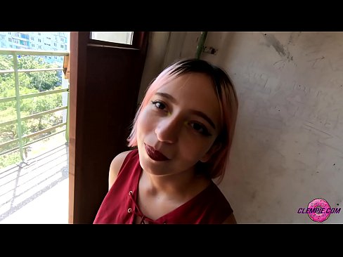 ❤️ Ուսանող Զգացմունքային ծծում է օտարին ծայրամասում ☑ Պոռնովիդեո մեզ մոտ